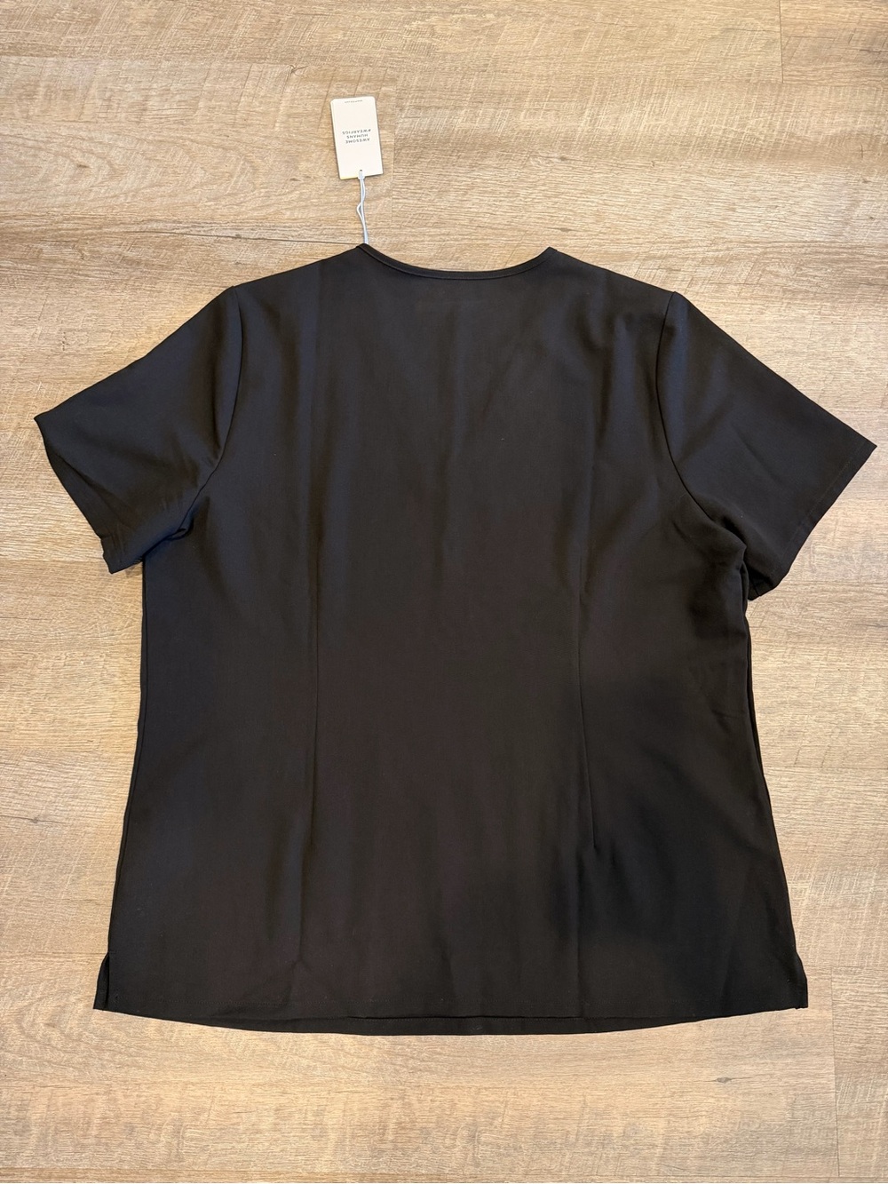 FIGS Casma Scrub Top NWT Black 2XL FIONx 3 Pocket V-Neck Medical Uniform - Picture 3 of 7